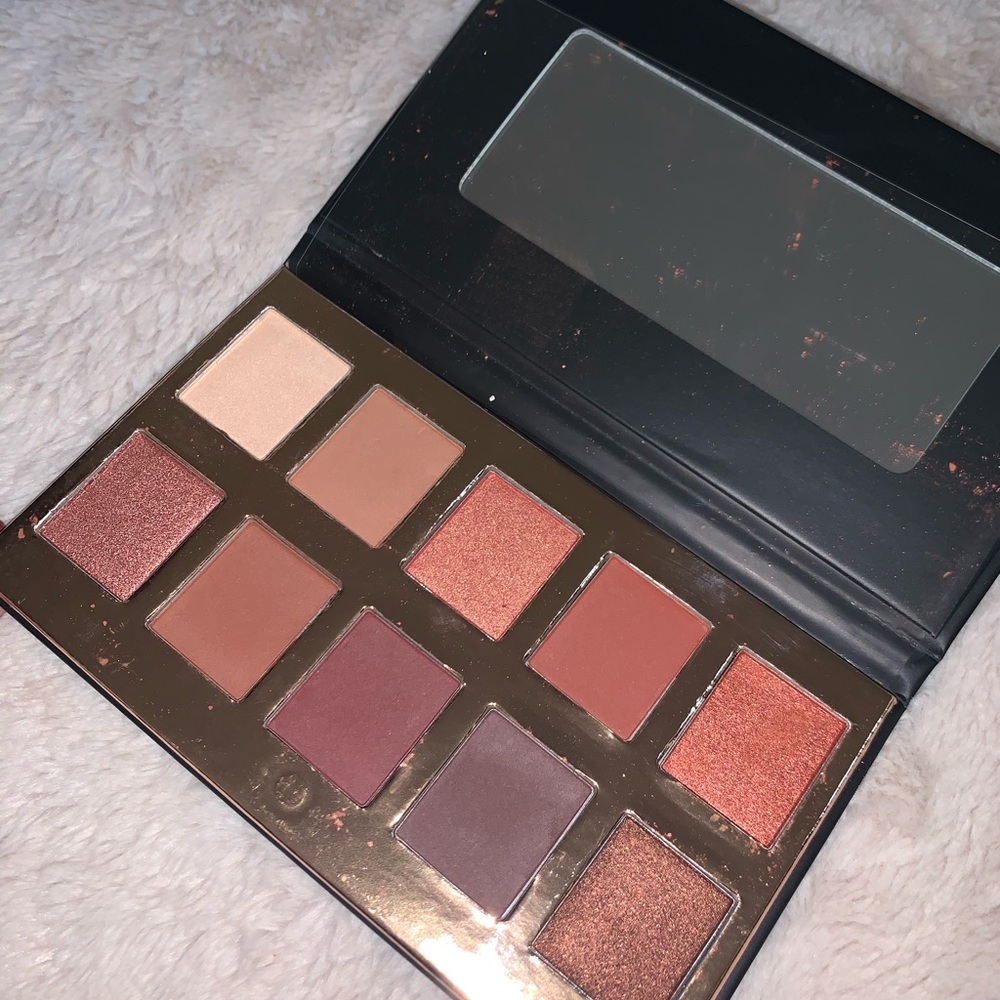Crown eyeshadow palette